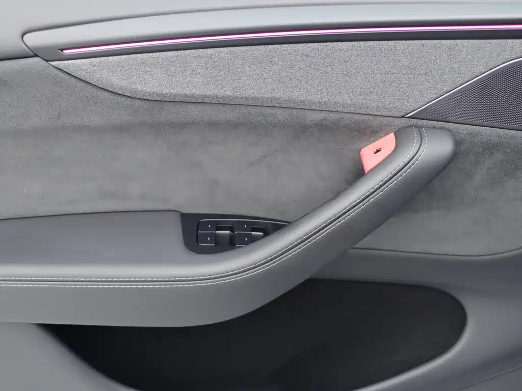 Tesla Model Y — фото 11