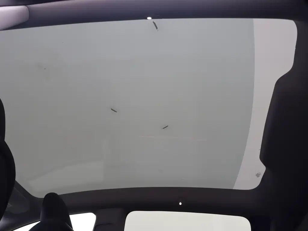 Tesla Model Y — фото 14