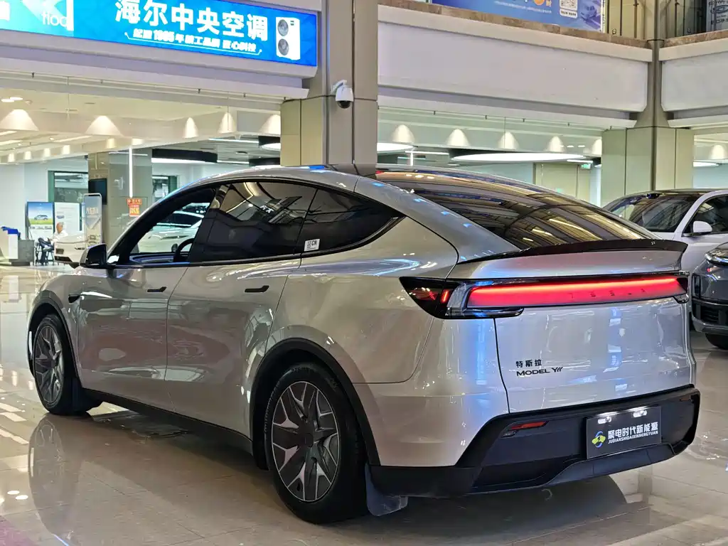 Tesla Model Y L — фото 4