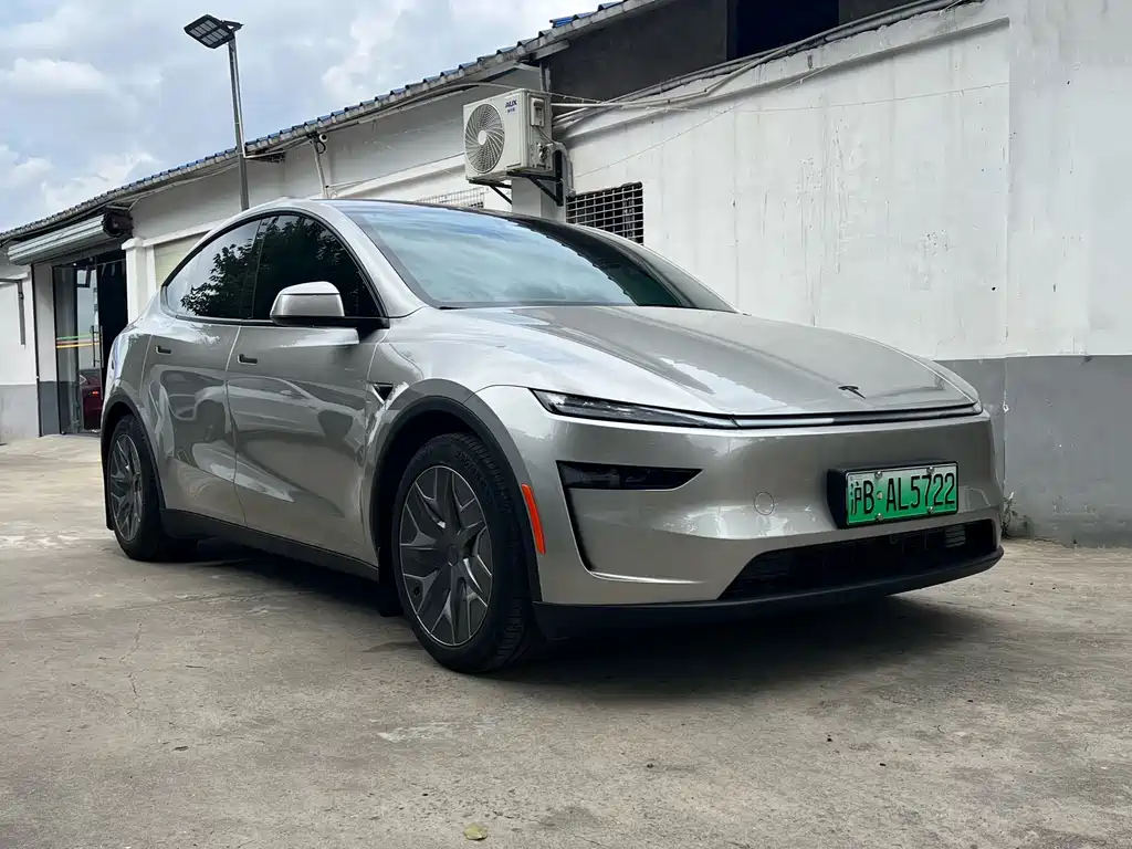 Tesla Model Y L — фото 3