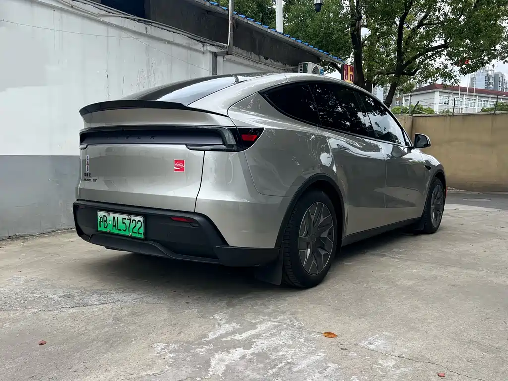 Tesla Model Y L — фото 4