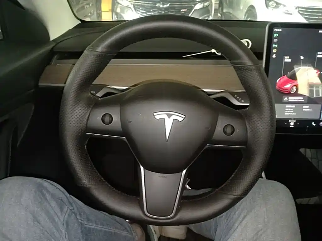 Tesla Model 3 — фото 11