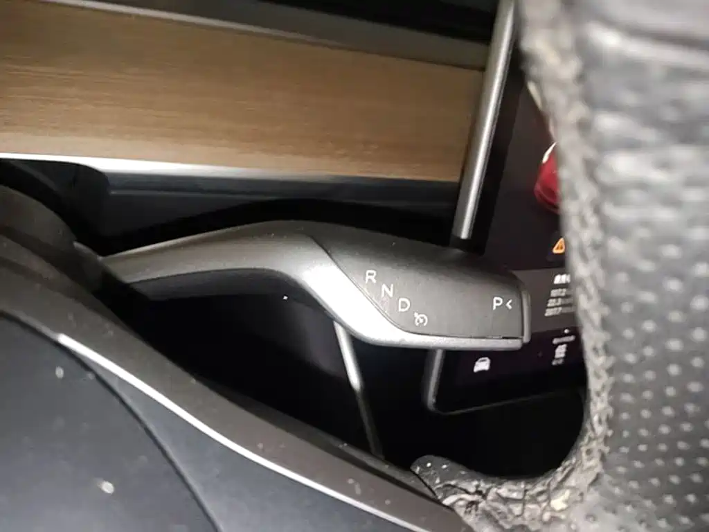 Tesla Model 3 — фото 14