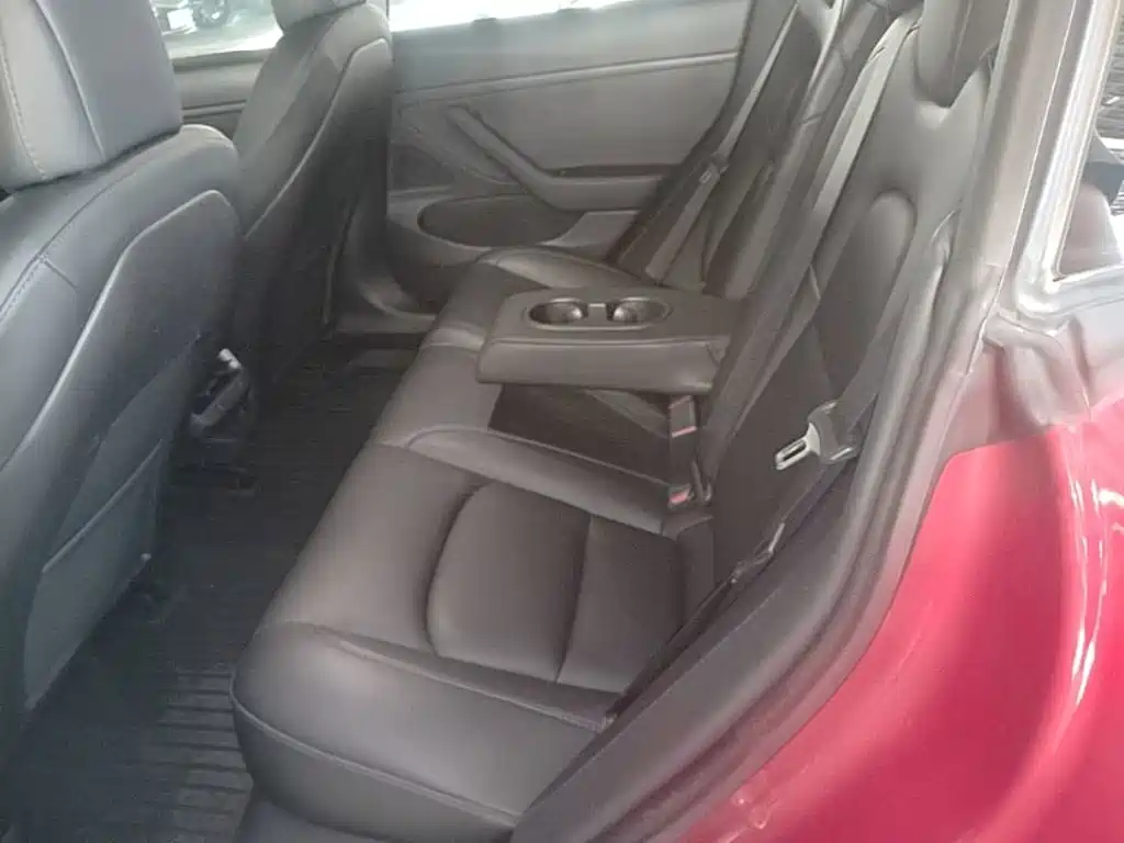 Tesla Model 3 — фото 17