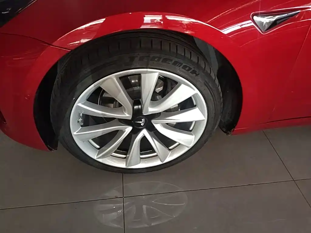 Tesla Model 3 — фото 23