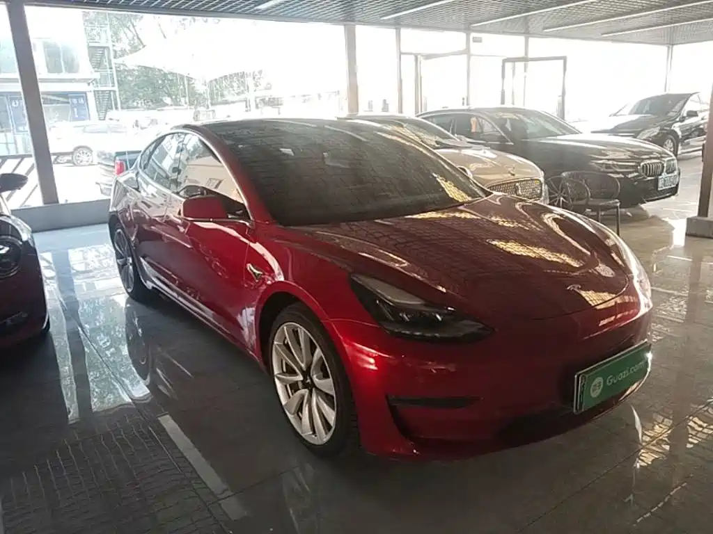 Tesla Model 3 — фото 4