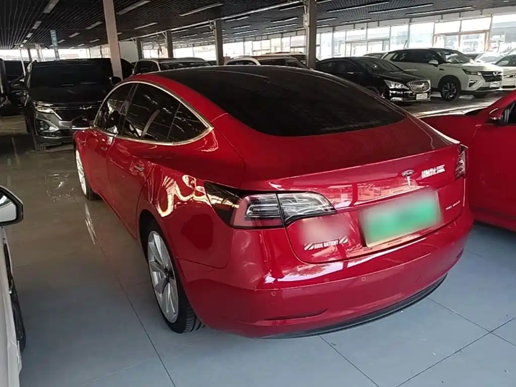 Tesla Model 3 — фото 5