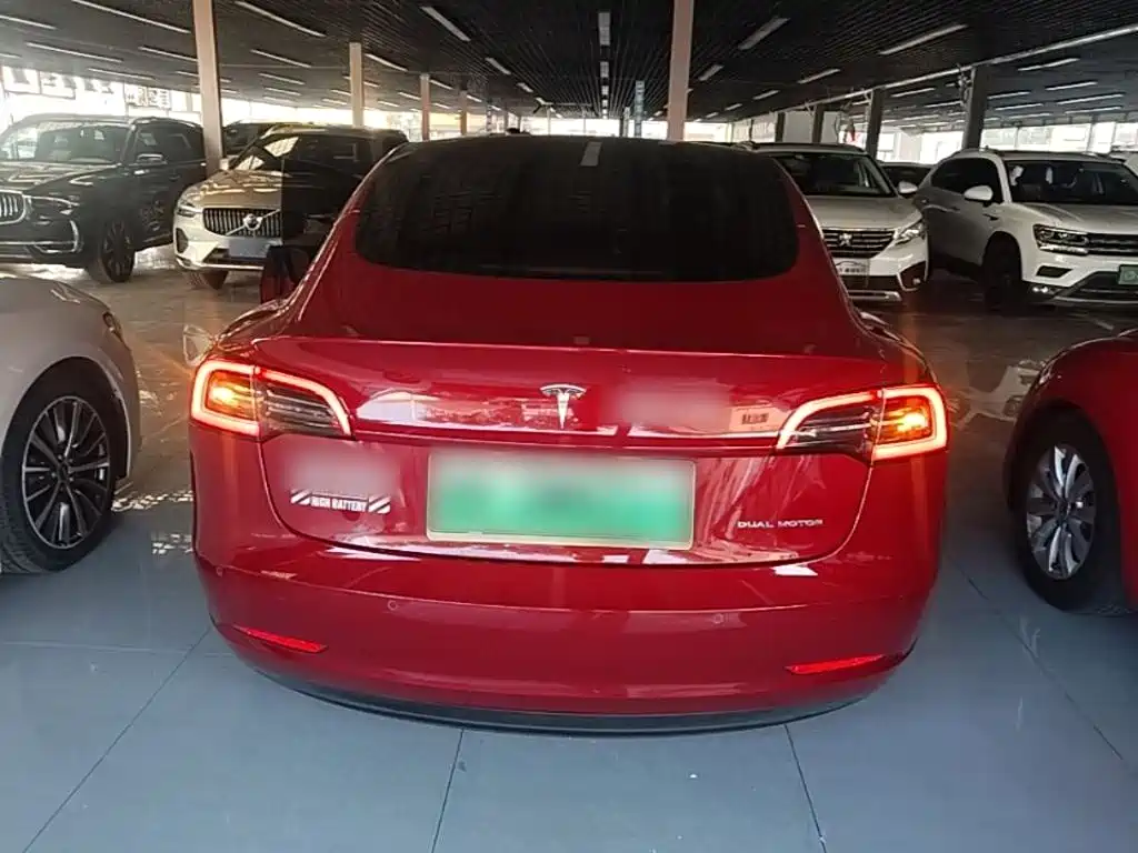 Tesla Model 3 — фото 6