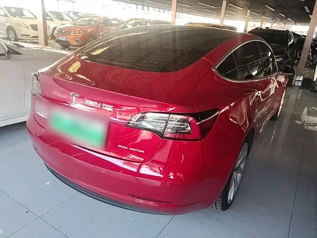 Tesla Model 3 — фото 7