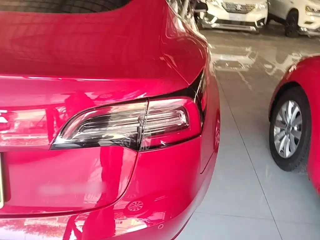 Tesla Model 3 — фото 8