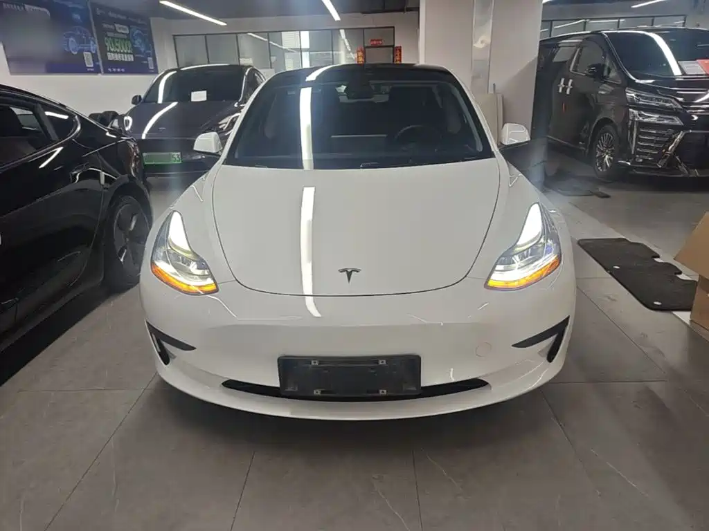 Tesla Model 3 — фото 3