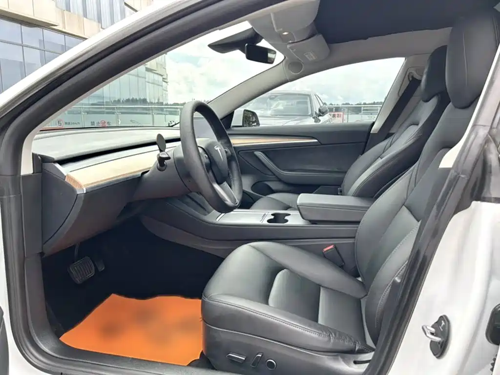 Tesla Model 3 — фото 11