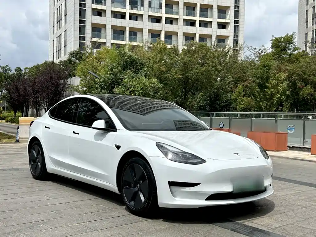 Tesla Model 3 — фото 13