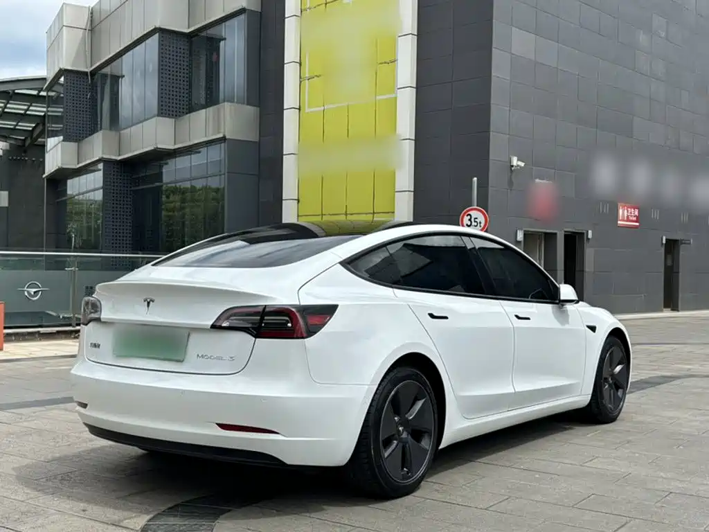 Tesla Model 3 — фото 14