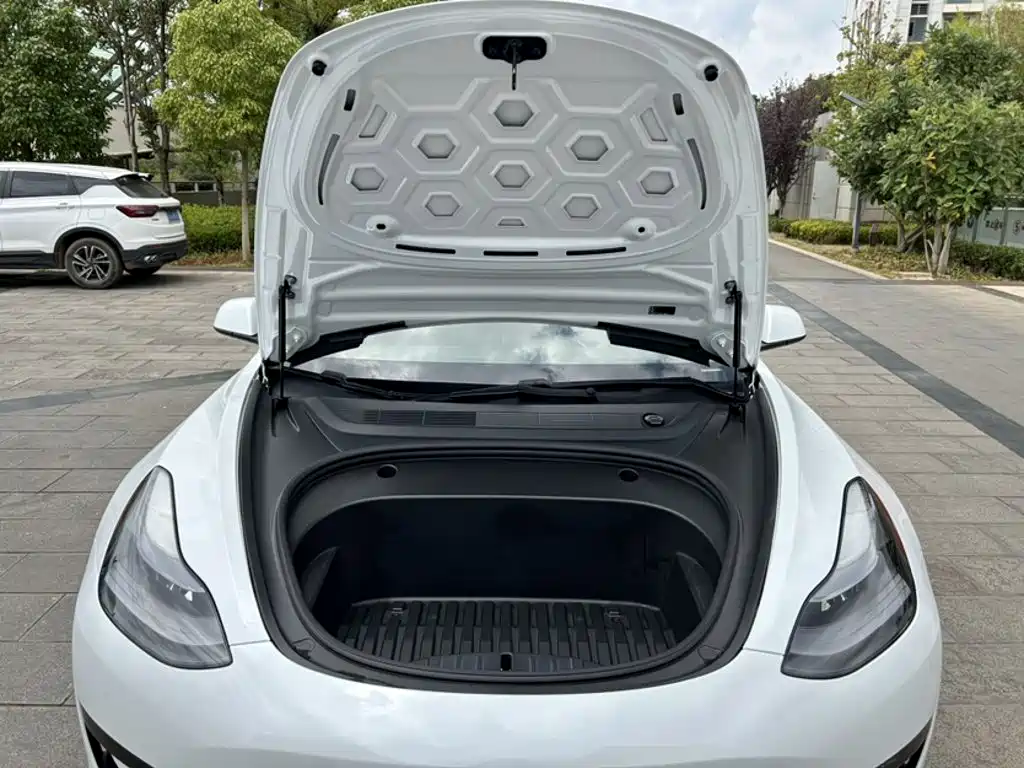 Tesla Model 3 — фото 17