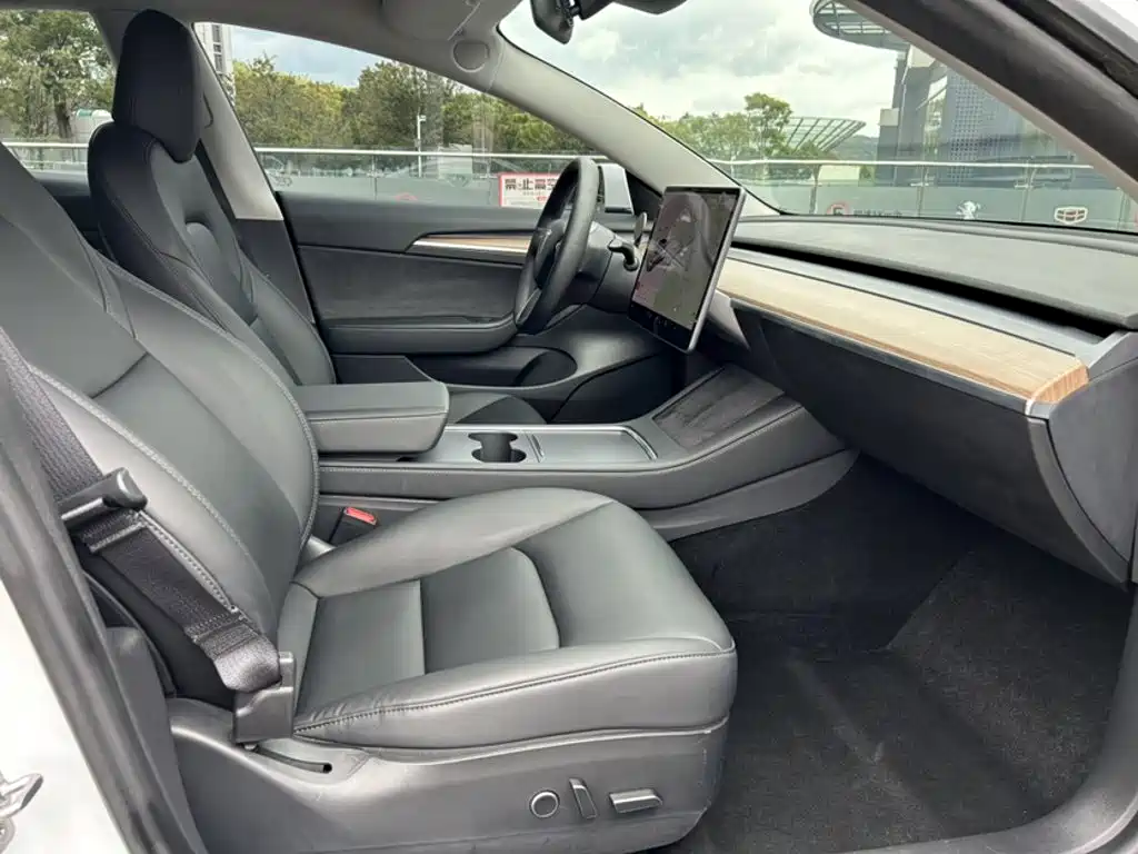 Tesla Model 3 — фото 21