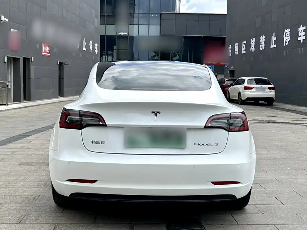 Tesla Model 3 — фото 8