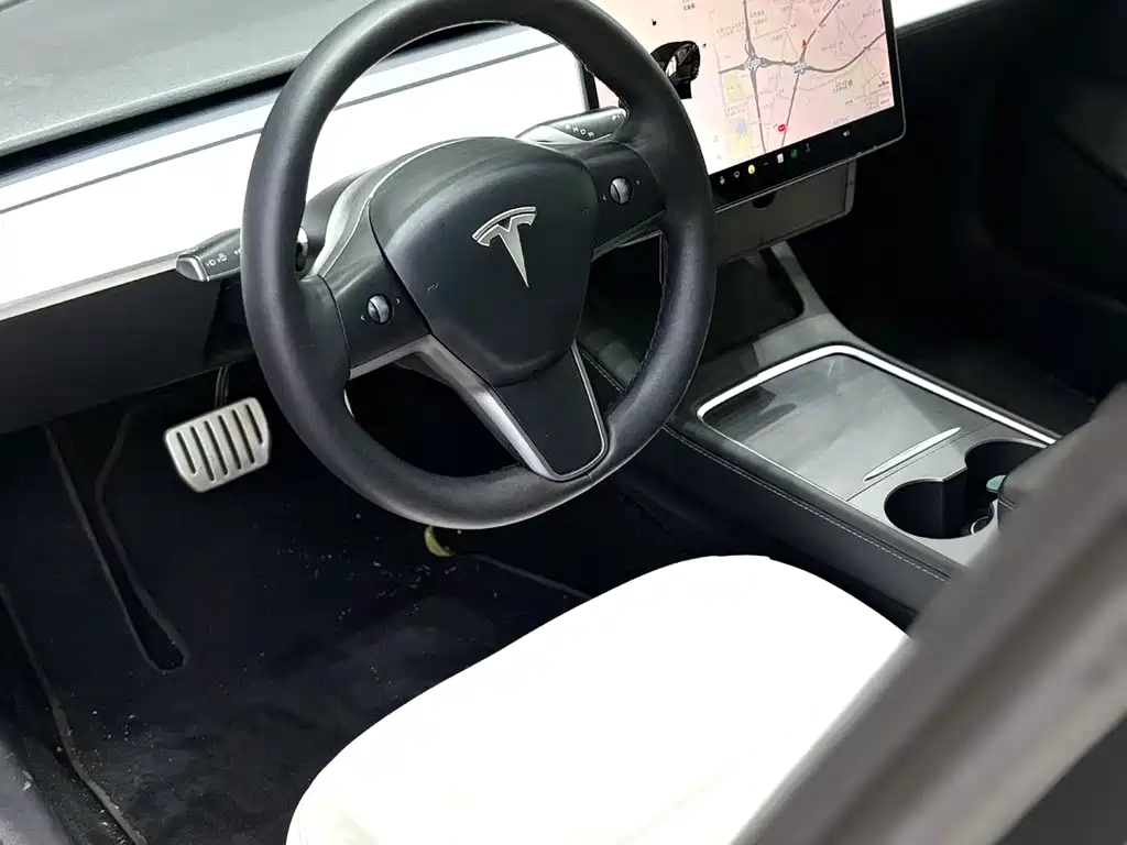 Tesla Model 3 — фото 3