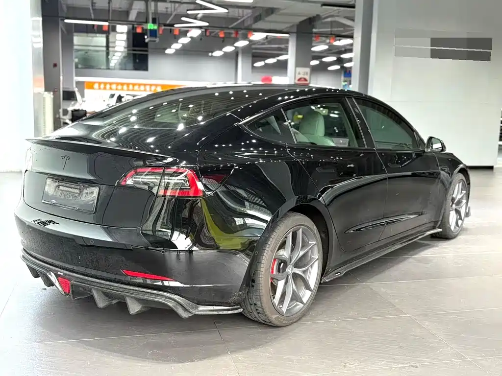 Tesla Model 3 — фото 9