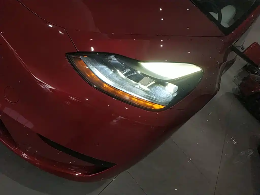 Tesla Model Y — фото 18