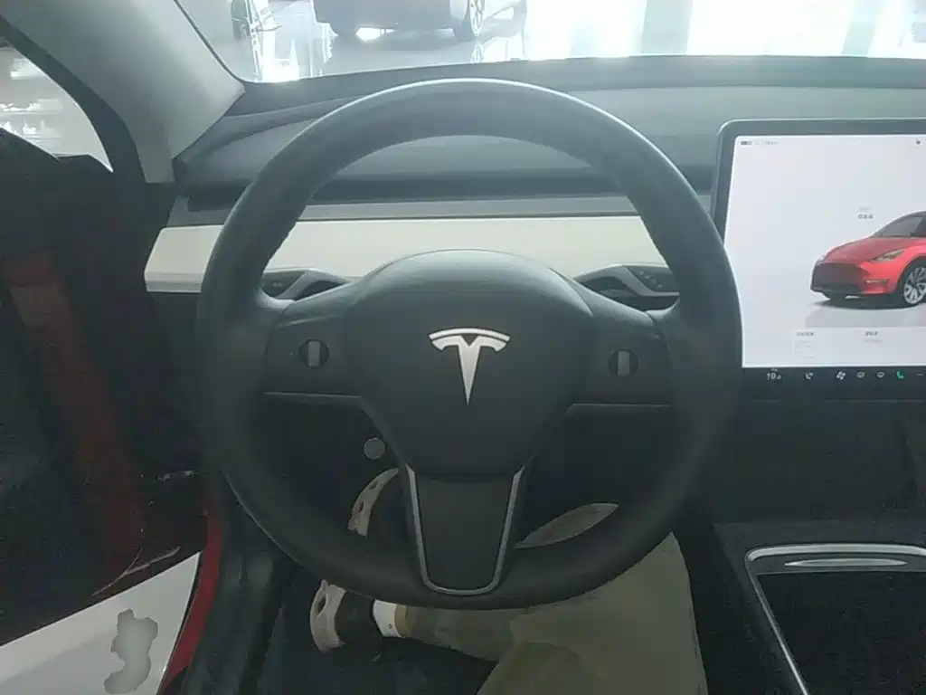 Tesla Model Y — фото 7