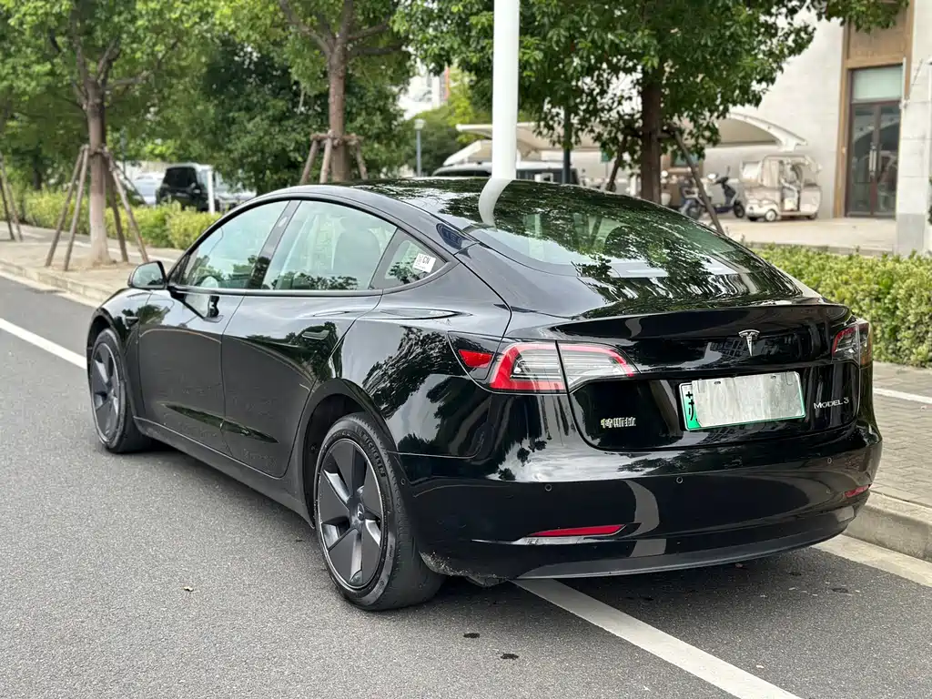 Tesla Model 3 — фото 4