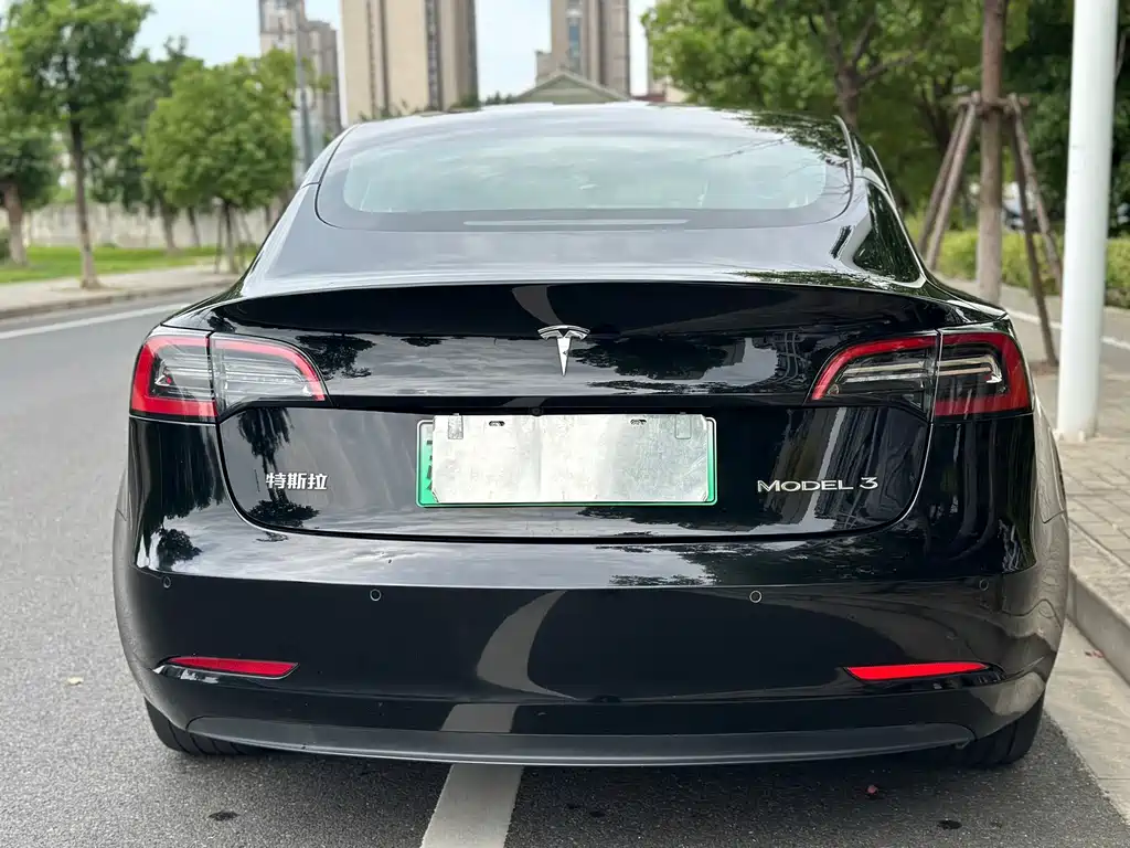 Tesla Model 3 — фото 5