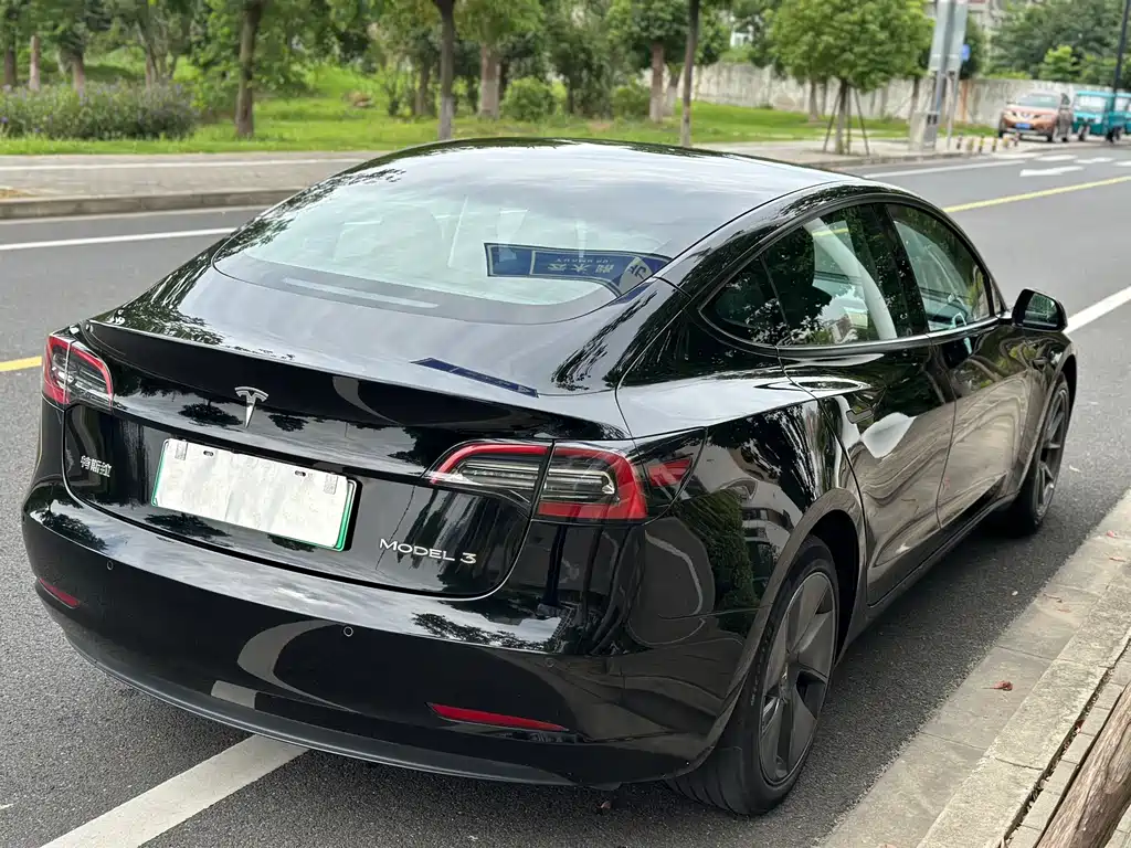 Tesla Model 3 — фото 6