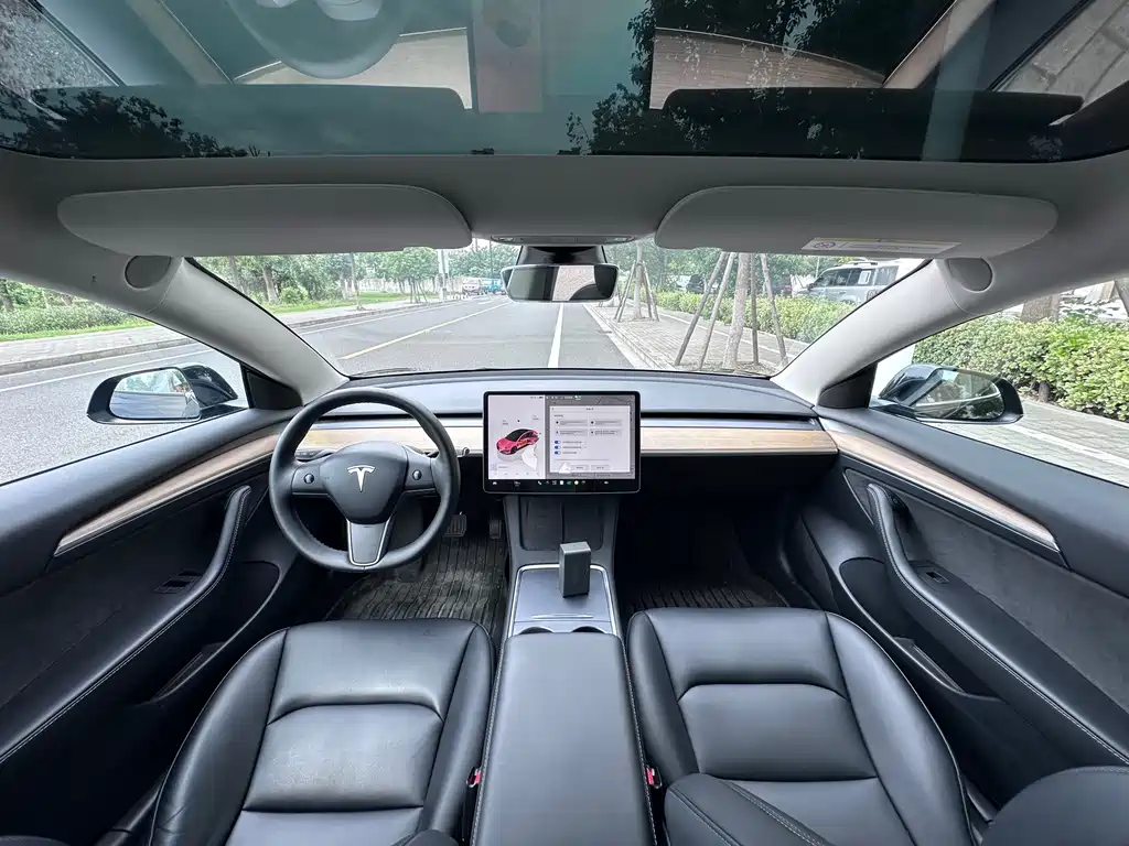 Tesla Model 3 — фото 8