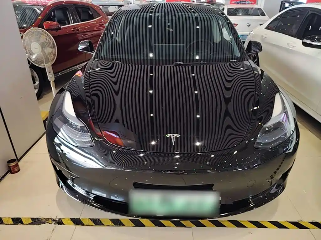 Tesla Model 3 — фото 3