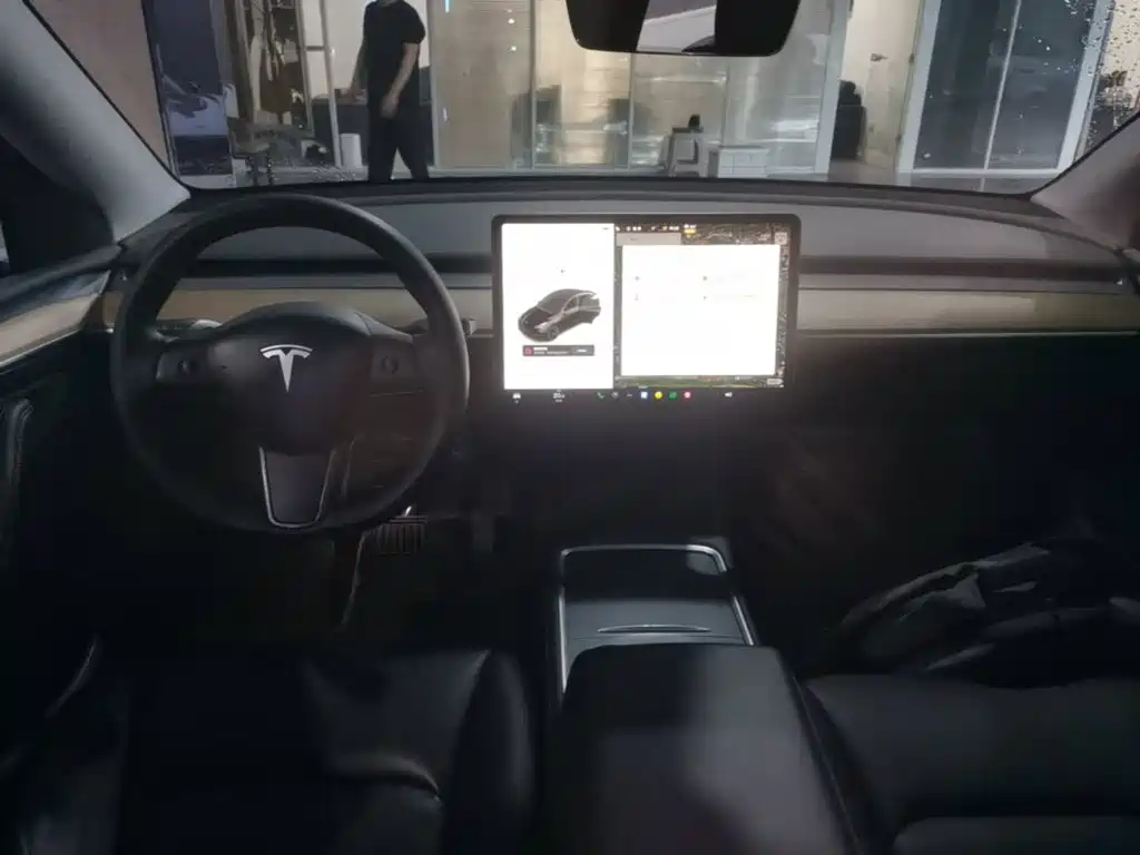 Tesla Model Y — фото 6