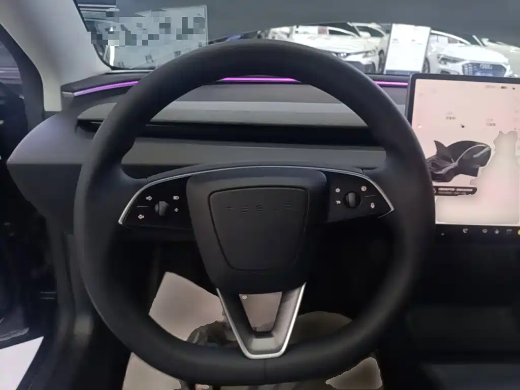 Tesla Model 3 — фото 11