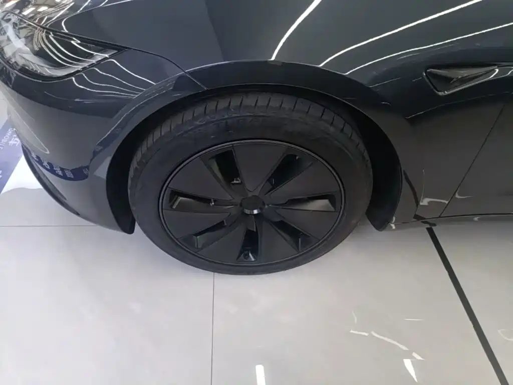 Tesla Model 3 — фото 23