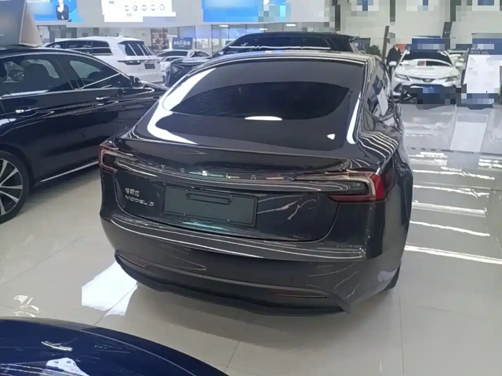 Tesla Model 3 — фото 6