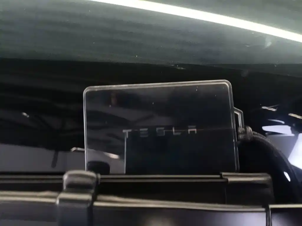 Tesla Model 3 — фото 9