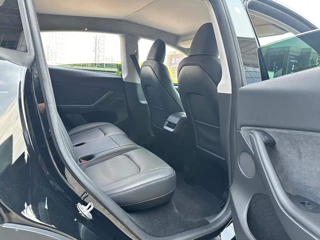 Tesla Model Y — фото 24
