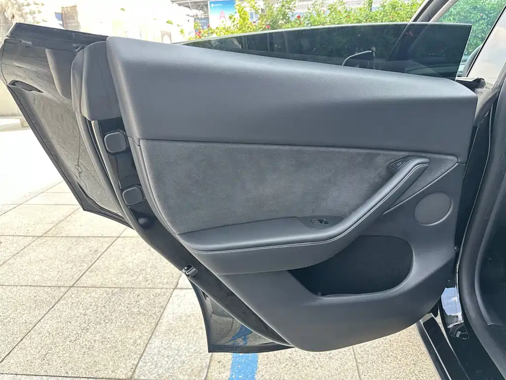 Tesla Model Y — фото 26