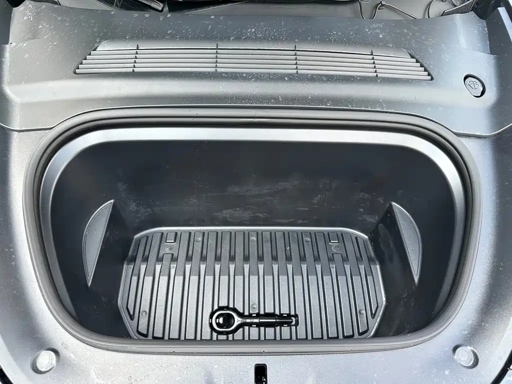 Tesla Model Y — фото 31