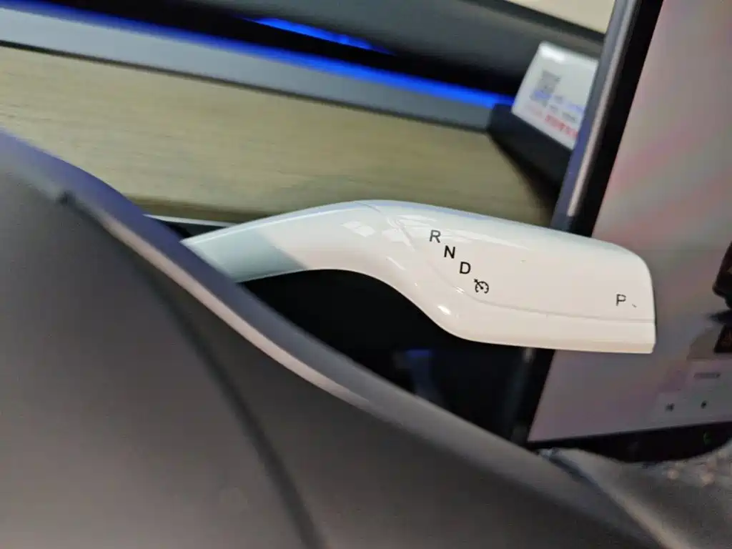 Tesla Model Y — фото 14
