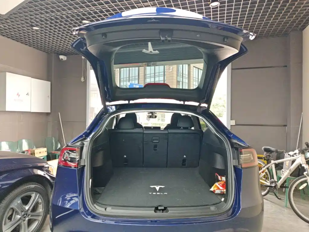 Tesla Model Y — фото 19