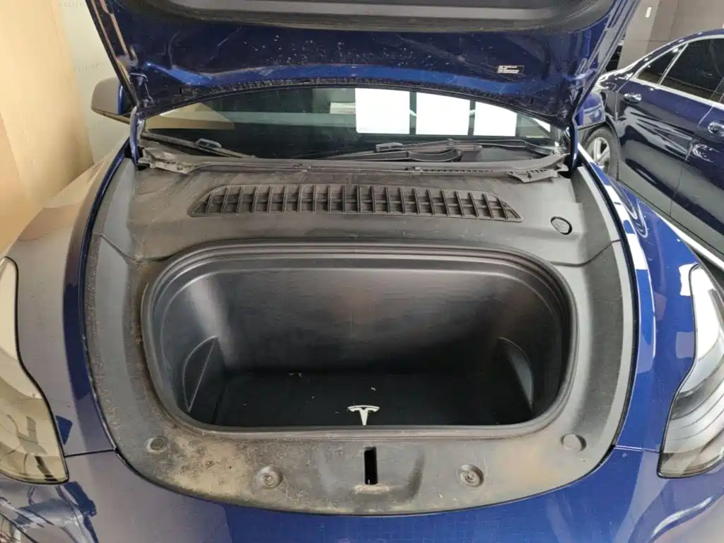 Tesla Model Y — фото 20