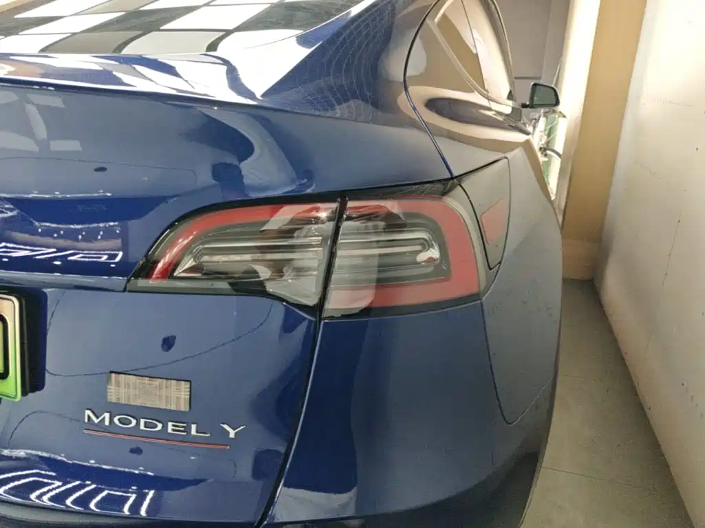 Tesla Model Y — фото 8