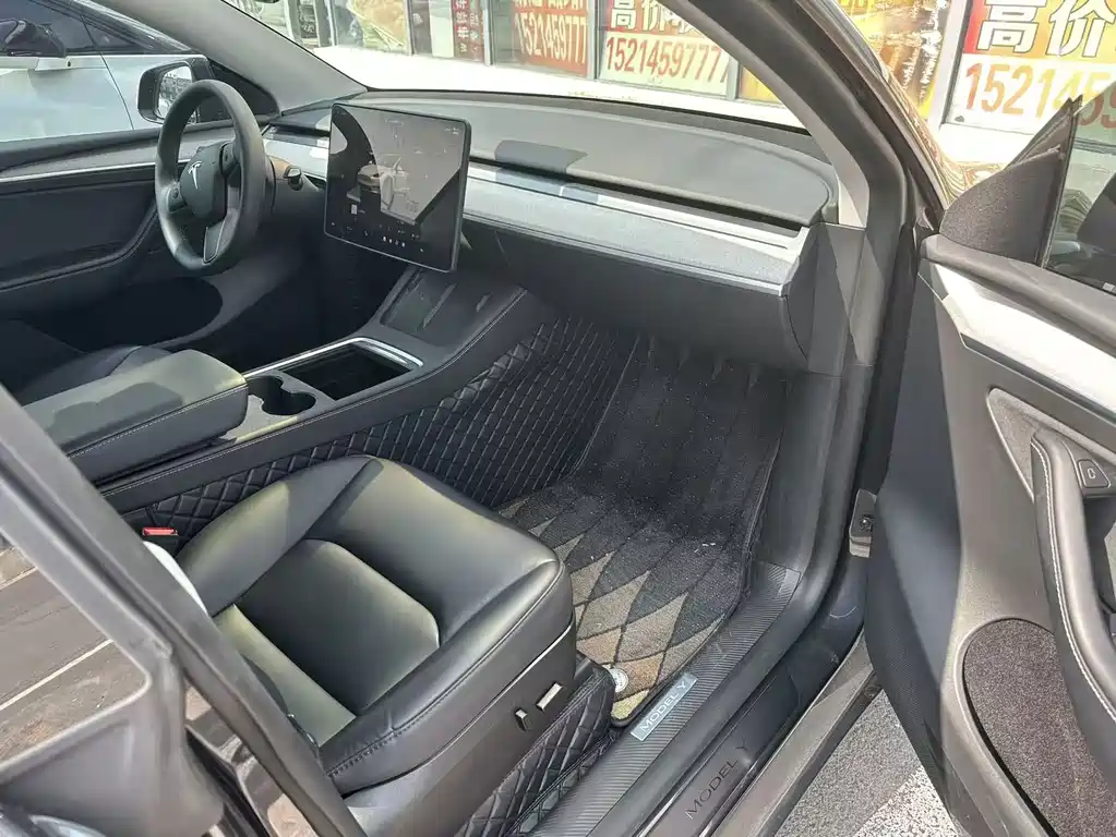 Tesla Model Y — фото 3
