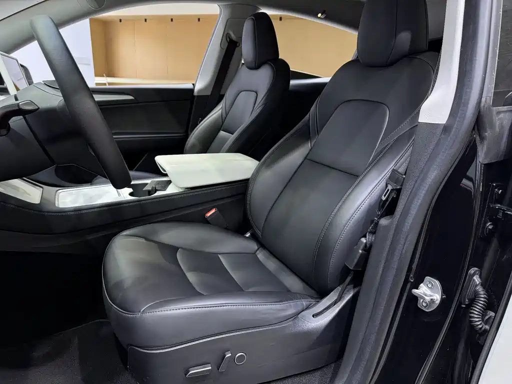 Tesla Model Y — фото 11