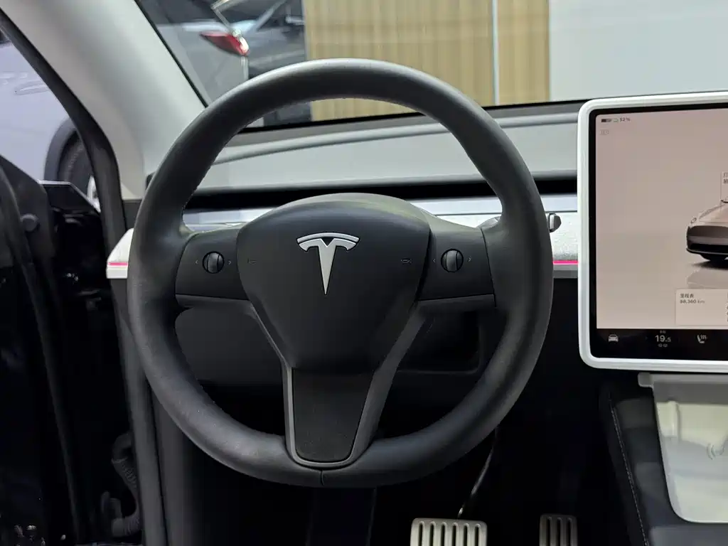 Tesla Model Y — фото 13