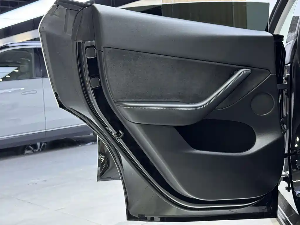 Tesla Model Y — фото 19