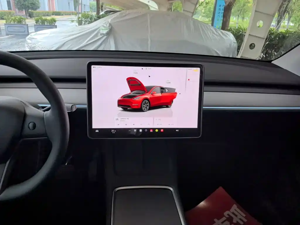 Tesla Model Y — фото 13