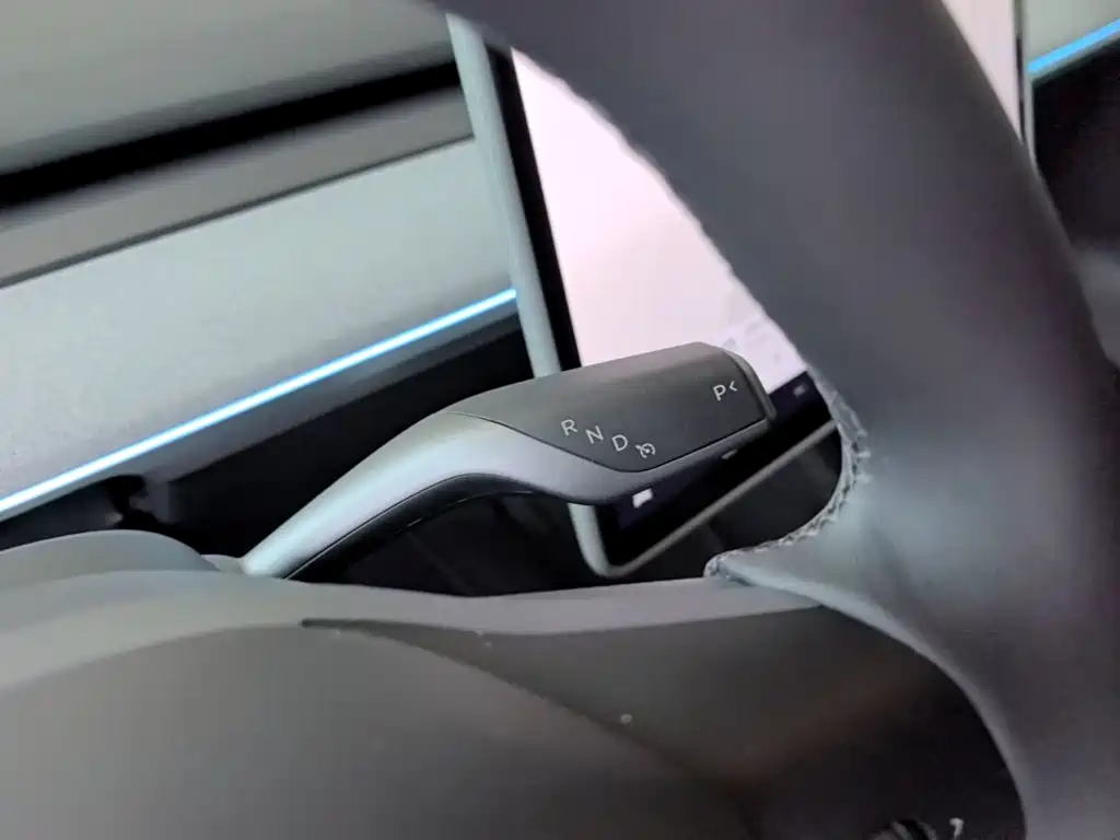 Tesla Model Y — фото 14