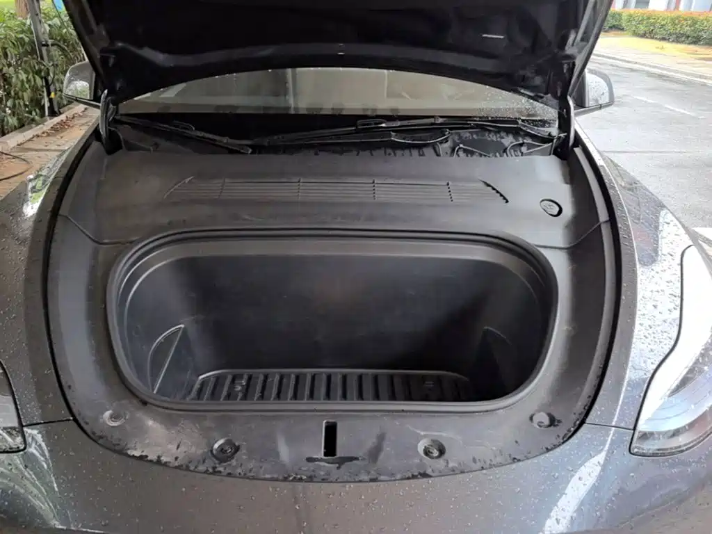 Tesla Model Y — фото 20
