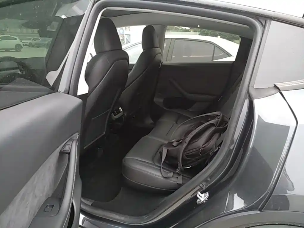 Tesla Model Y — фото 13